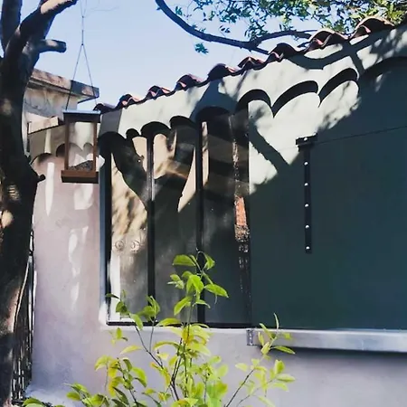 Au Bout Du Pre Pézenas